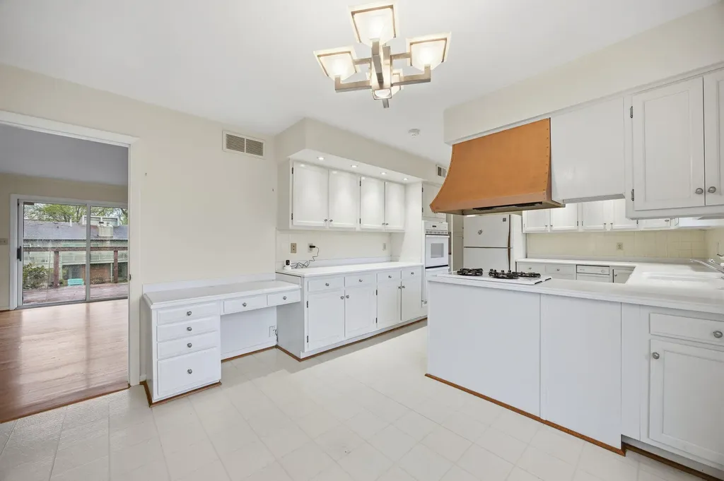 2044 Manor Drive Lexington KY 40502