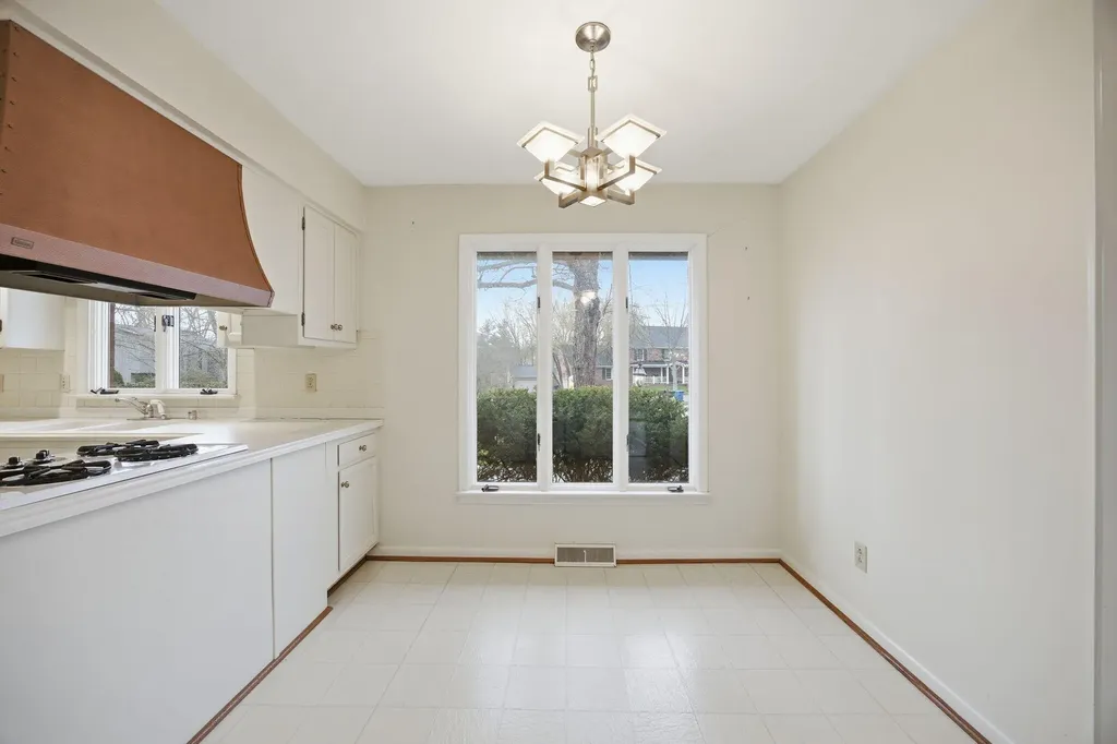 2044 Manor Drive Lexington KY 40502