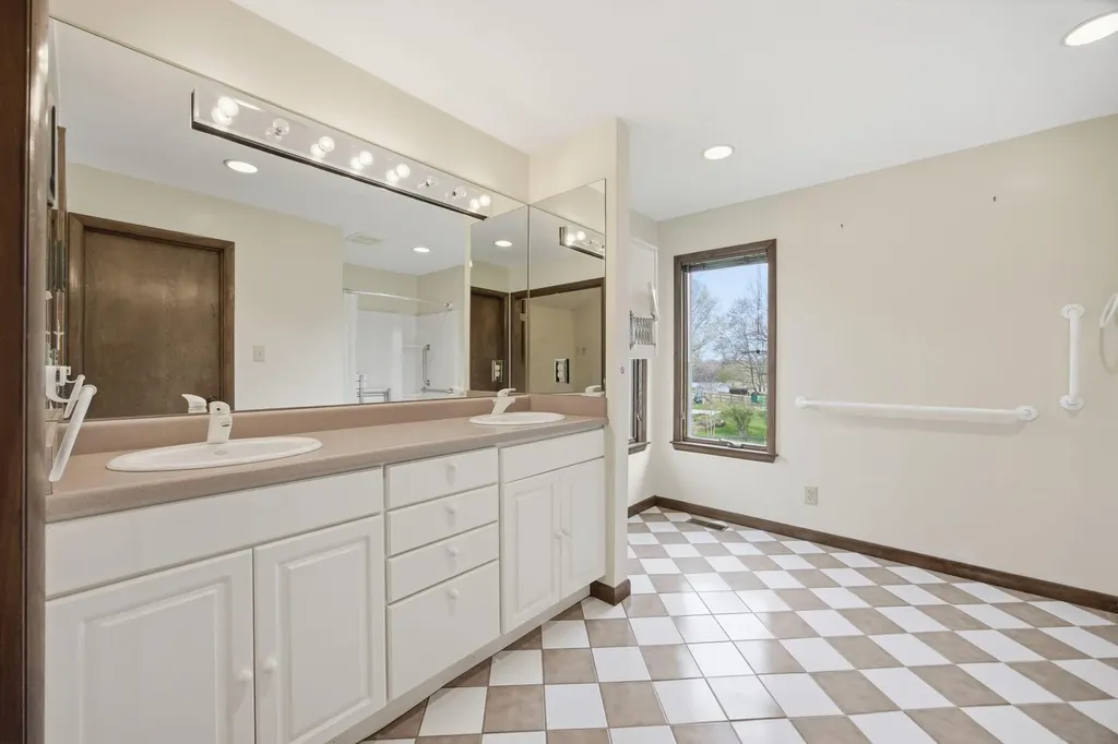 2044 Manor Drive Lexington KY 40502