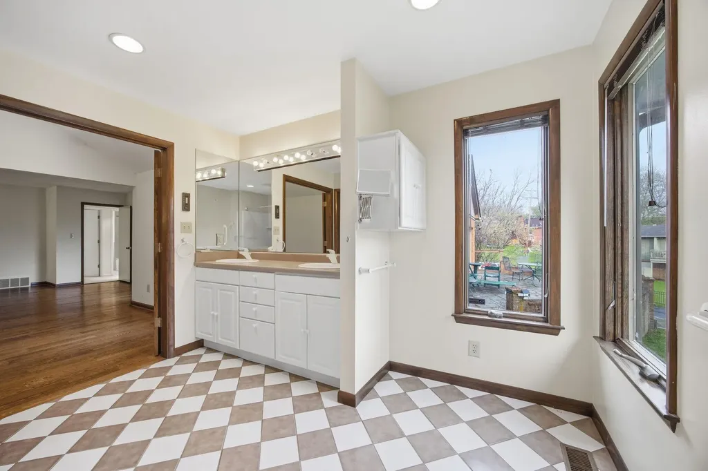 2044 Manor Drive Lexington KY 40502