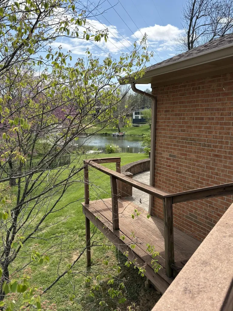 2044 Manor Drive Lexington KY 40502