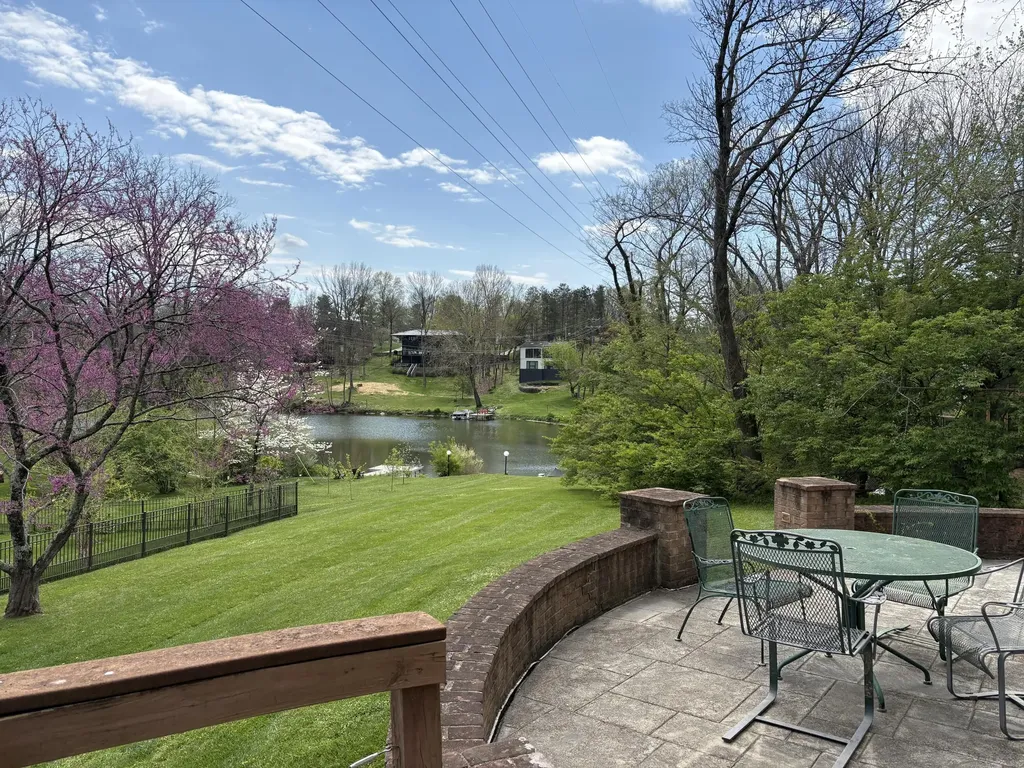 2044 Manor Drive Lexington KY 40502