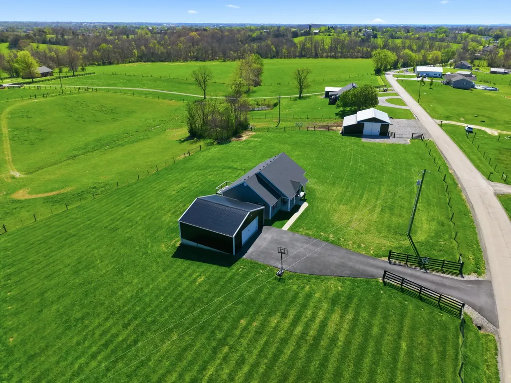 541 Oakland Lane Harrodsburg KY 40330