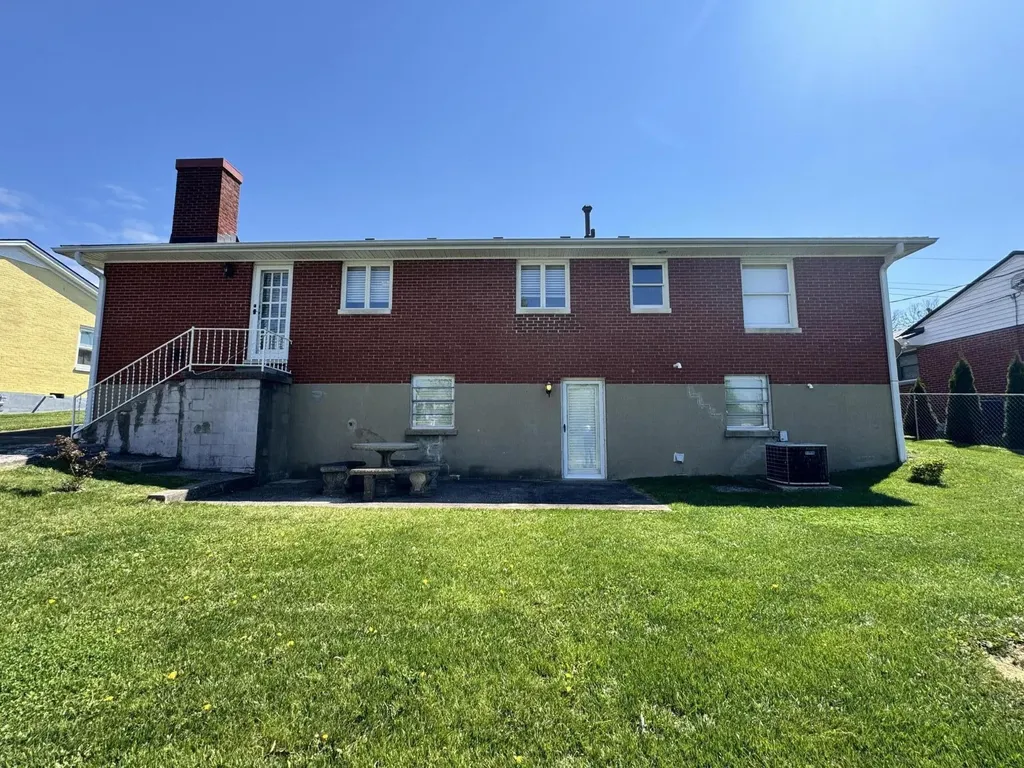 612 Elizabeth Court Harrodsburg KY 40330