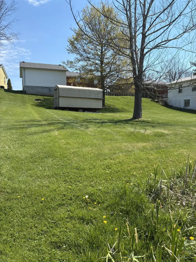 612 Elizabeth Court Harrodsburg KY 40330