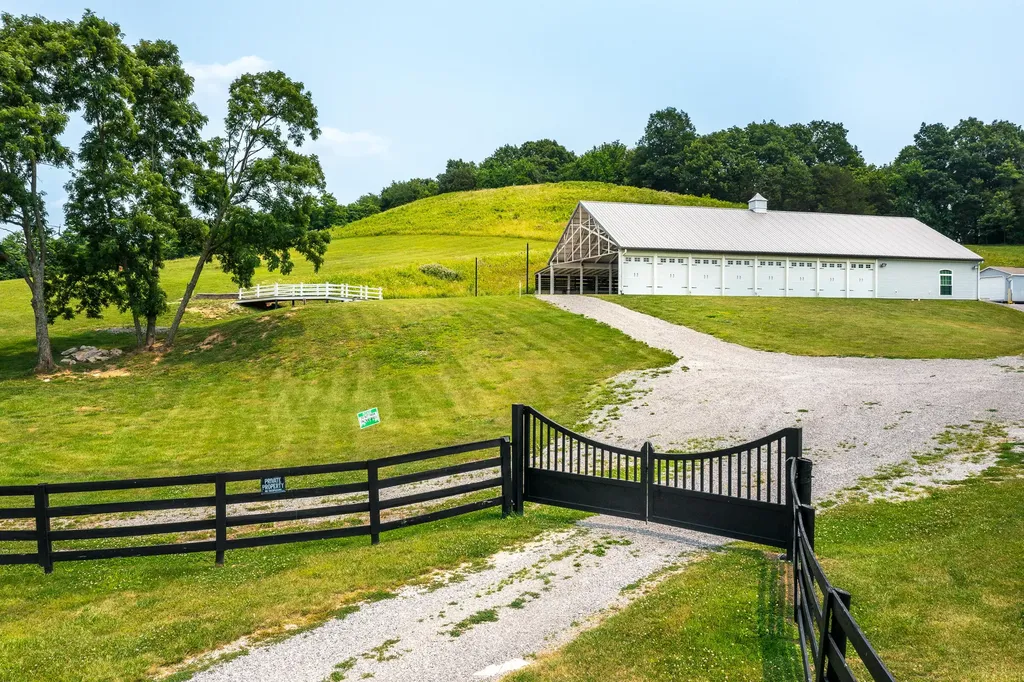54 Burdette Knob Road Lancaster KY 40444