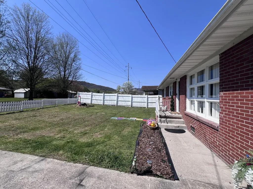 1200 W Chester Avenue Middlesboro KY 40965