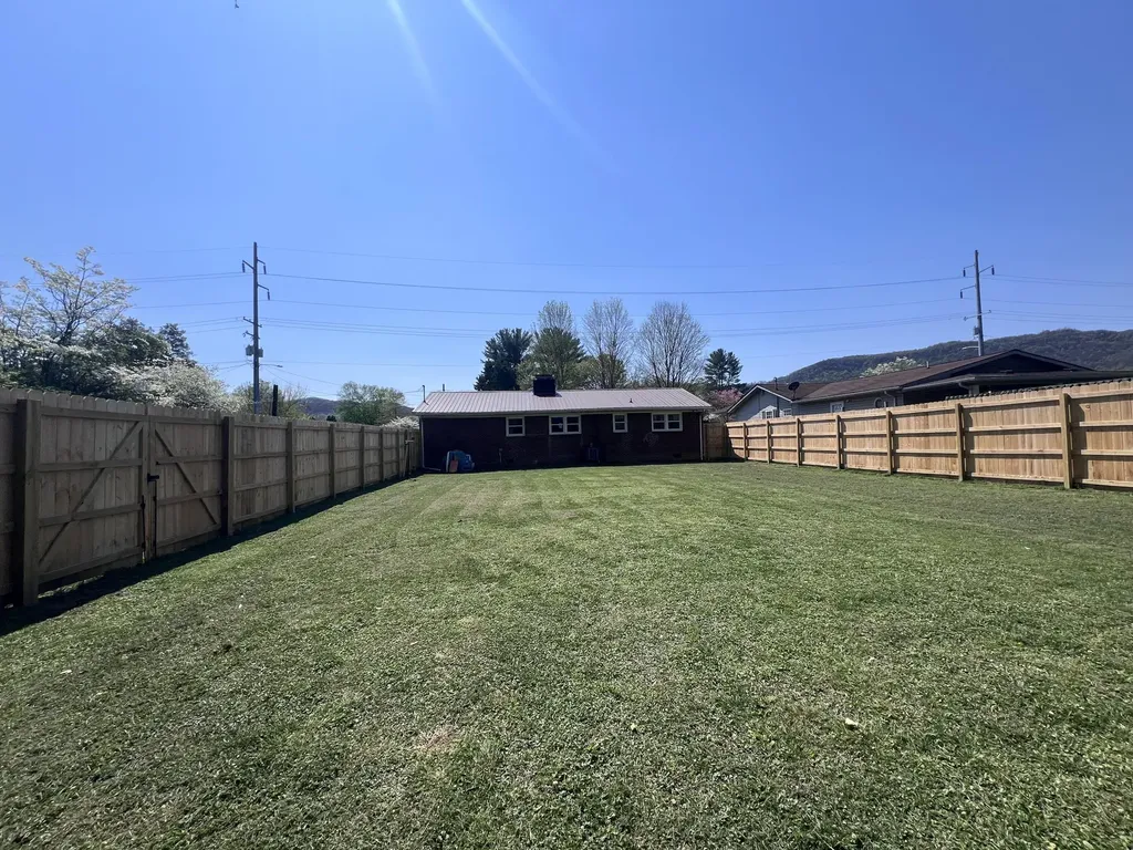 1200 W Chester Avenue Middlesboro KY 40965