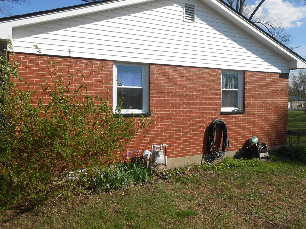 145 Tabor Road Jeffersonville KY 40337