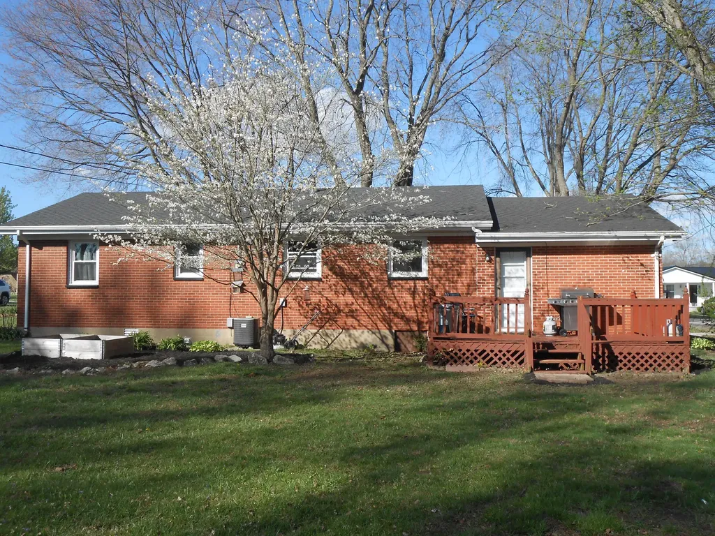 145 Tabor Road Jeffersonville KY 40337
