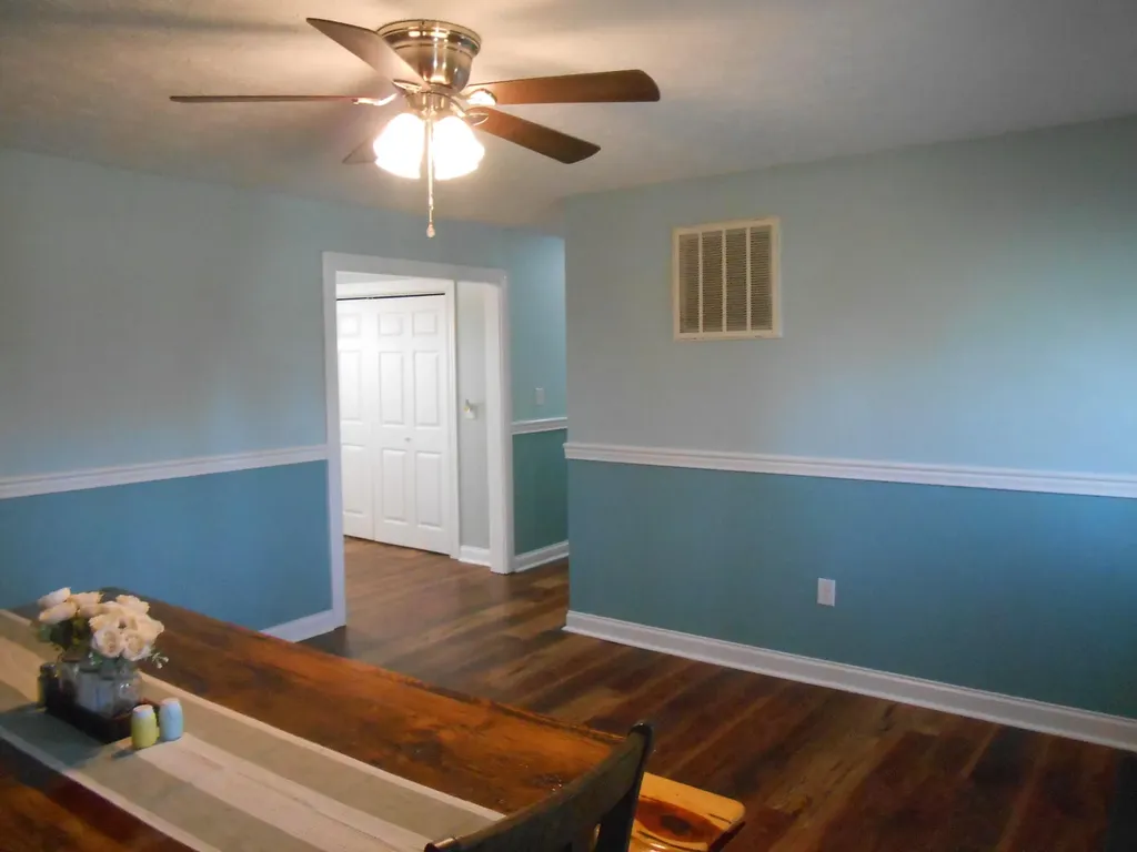 145 Tabor Road Jeffersonville KY 40337