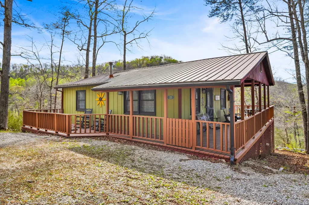 25 Godsey Avenue Whitley City KY 42653
