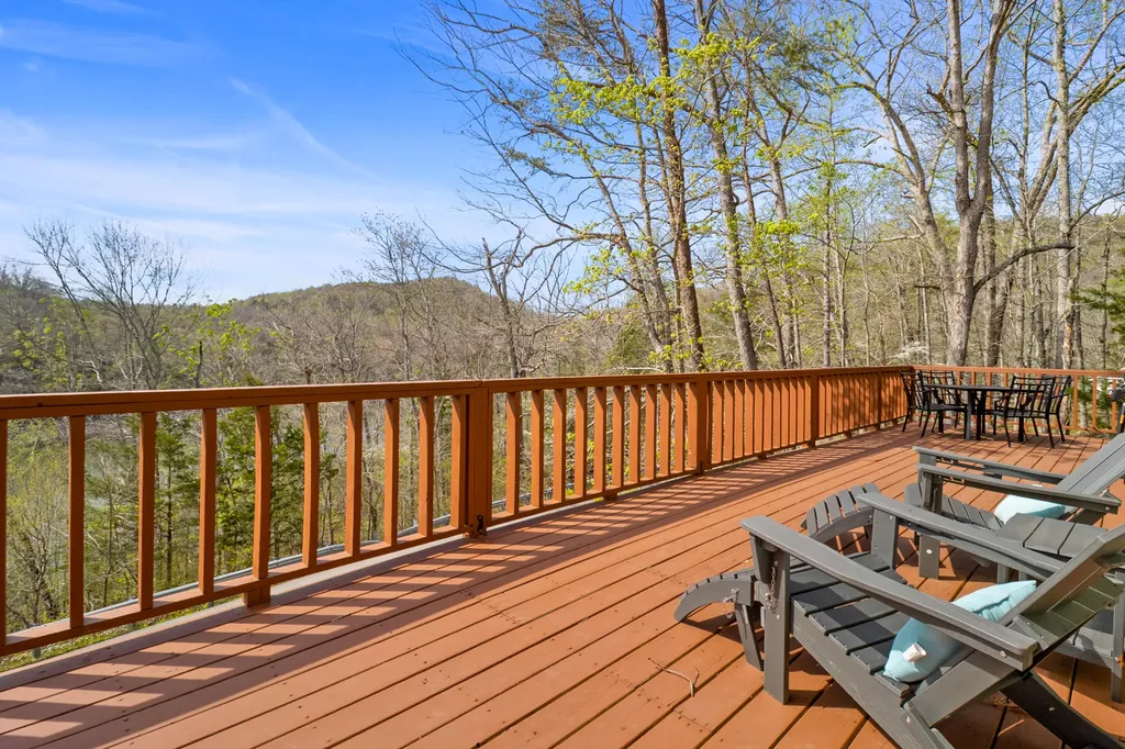 25 Godsey Avenue Whitley City KY 42653