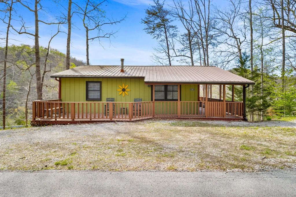 25 Godsey Avenue Whitley City KY 42653