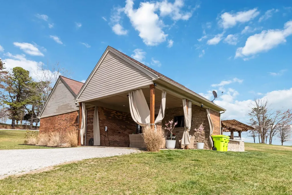 2657 River Road London KY 40744