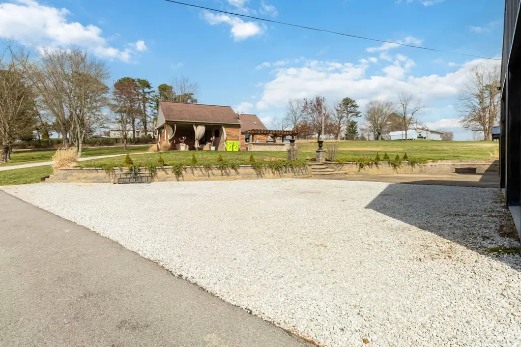 2657 River Road London KY 40744
