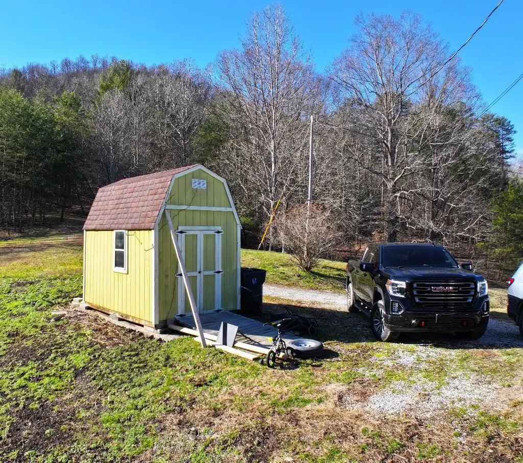 11901 Red Lick Road Irvine KY 40336