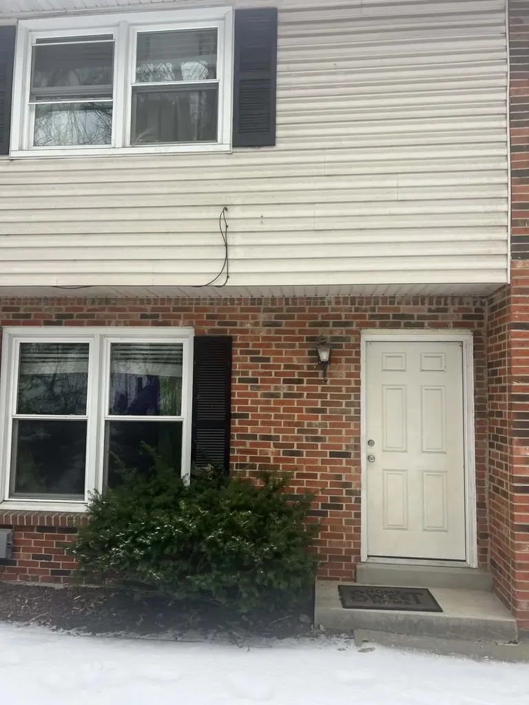 3142 Kirklevington Drive Lexington KY 40517