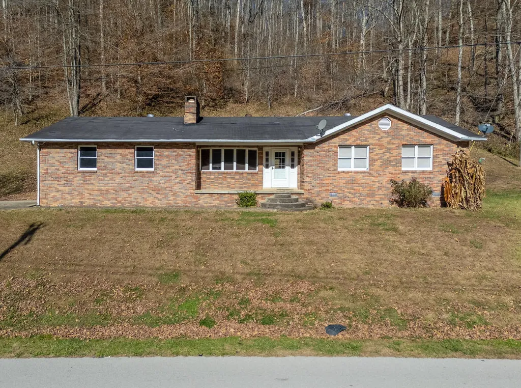 2860 Johnson Fork Salyersville KY 41465