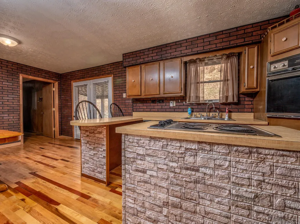 2860 Johnson Fork Salyersville KY 41465