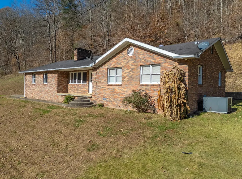 2860 Johnson Fork Salyersville KY 41465