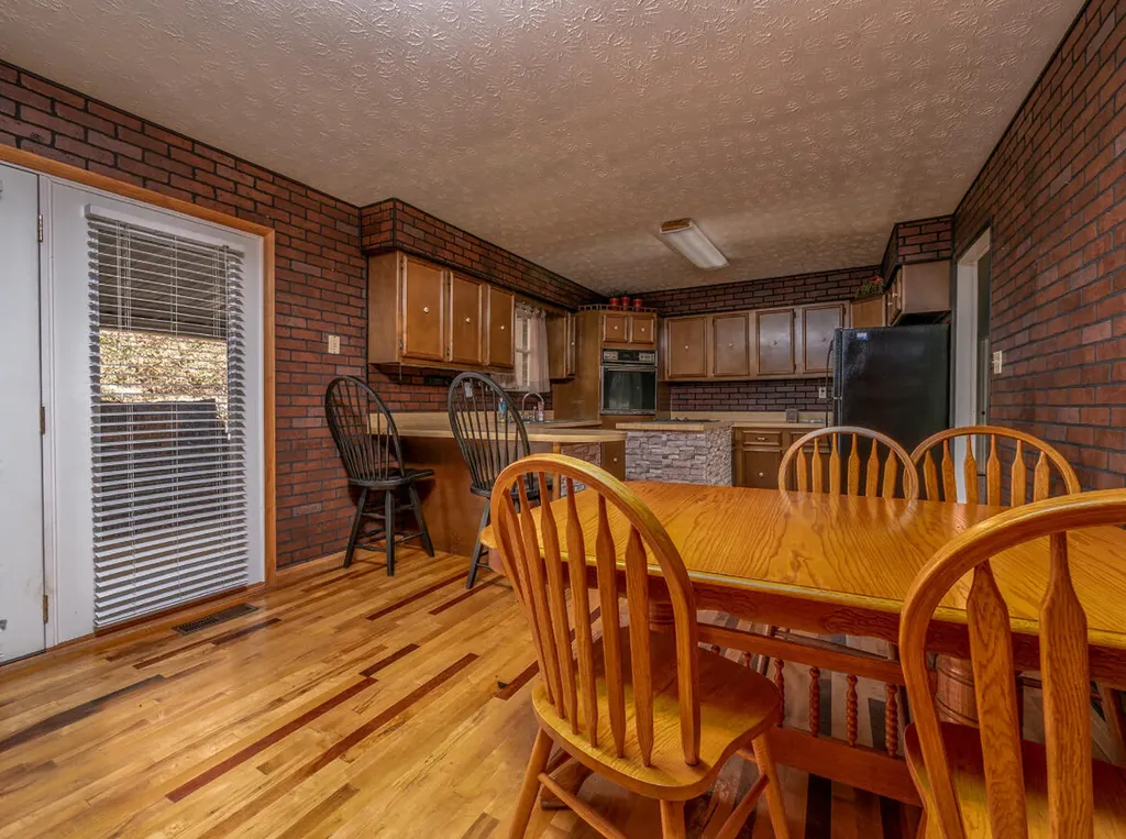 2860 Johnson Fork Salyersville KY 41465