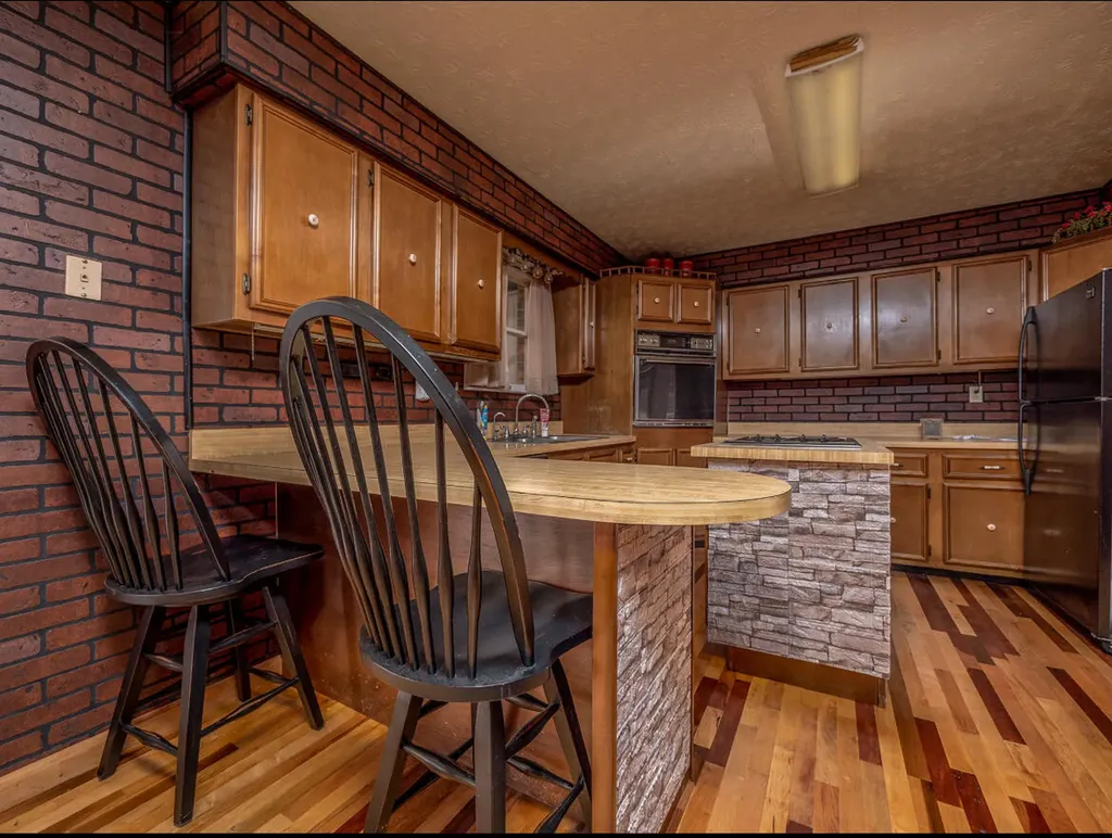 2860 Johnson Fork Salyersville KY 41465