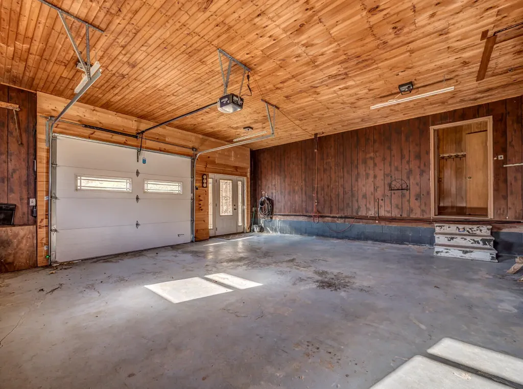 2860 Johnson Fork Salyersville KY 41465