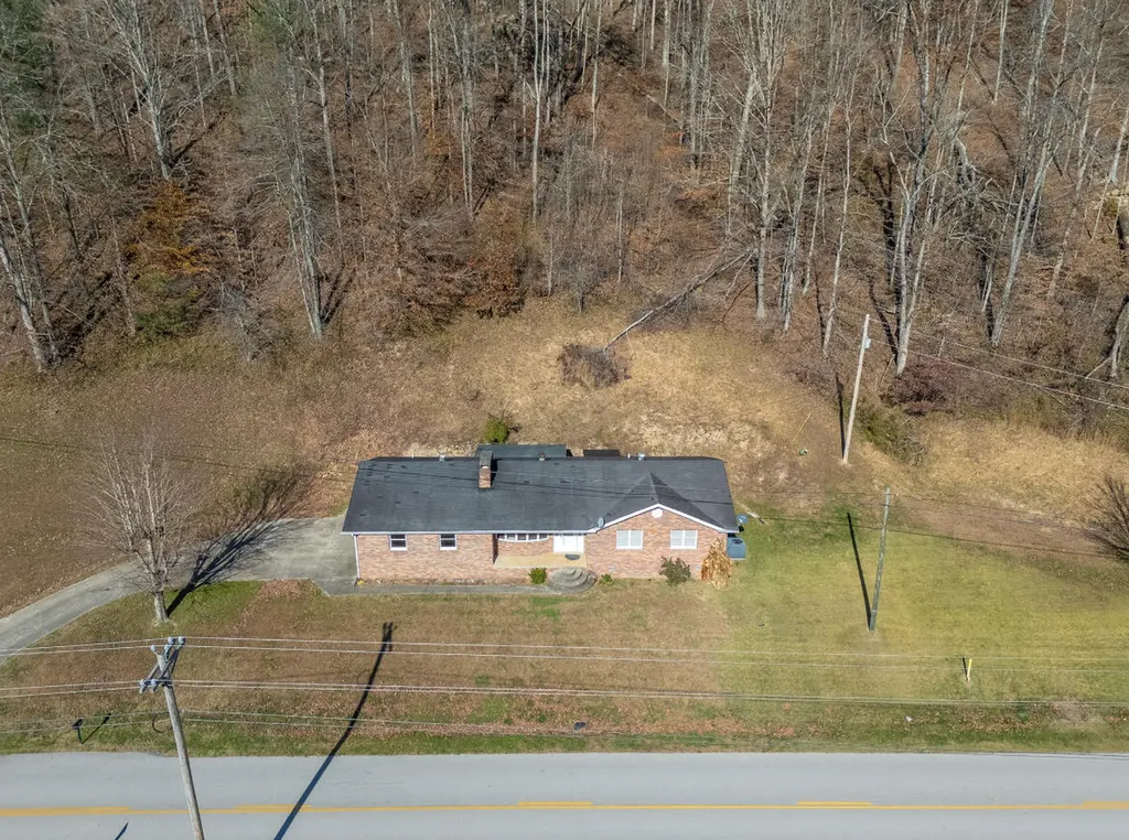 2860 Johnson Fork Salyersville KY 41465
