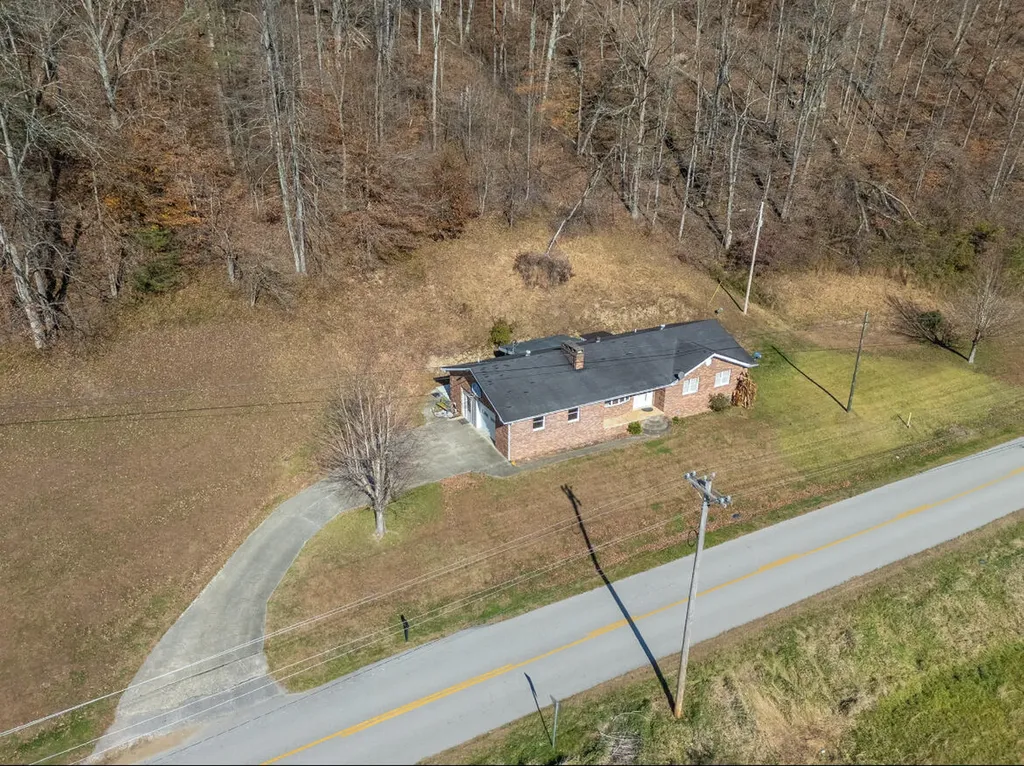 2860 Johnson Fork Salyersville KY 41465