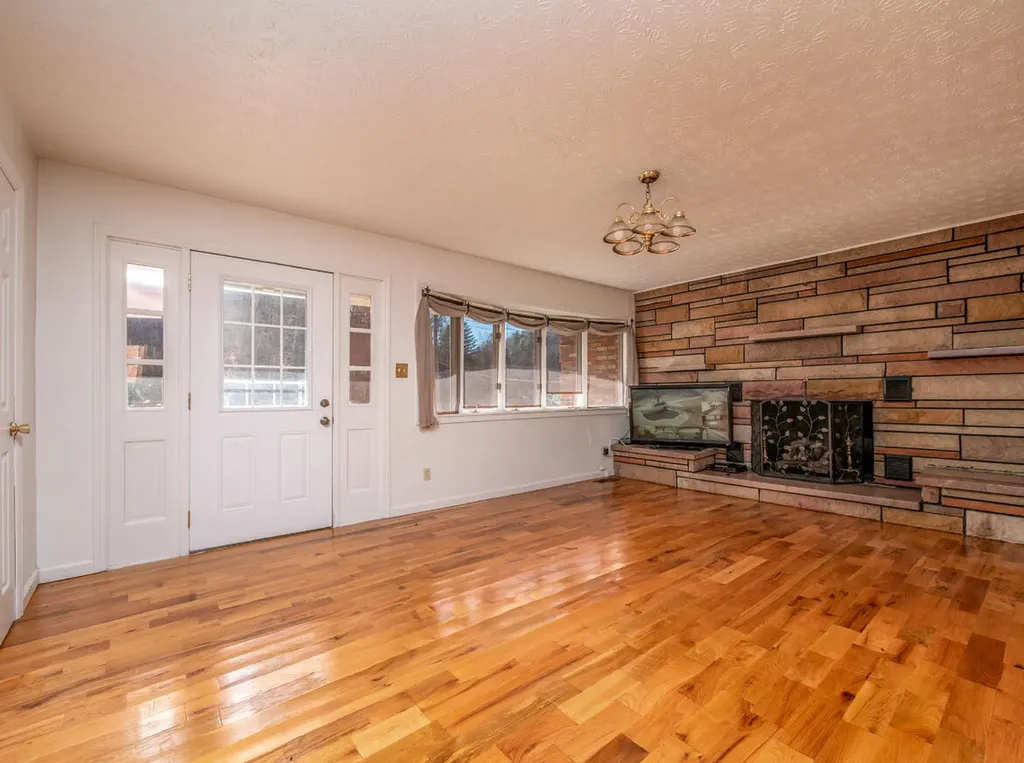 2860 Johnson Fork Salyersville KY 41465
