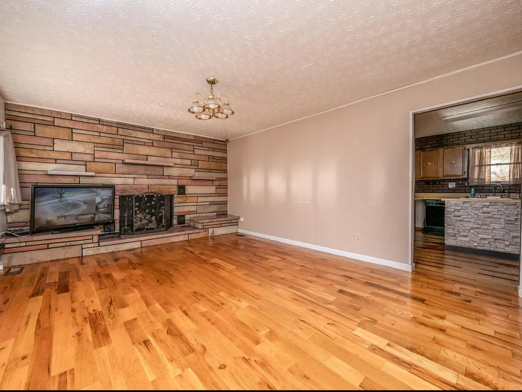 2860 Johnson Fork Salyersville KY 41465
