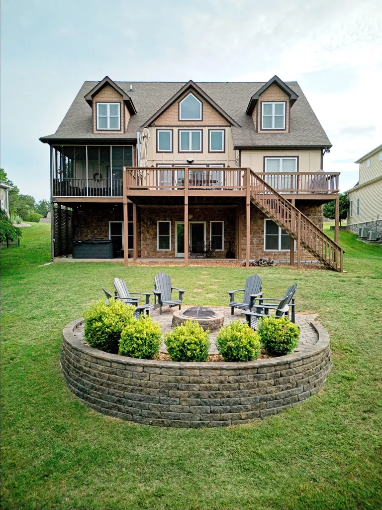 155 W Canterbury Bronston KY 42518