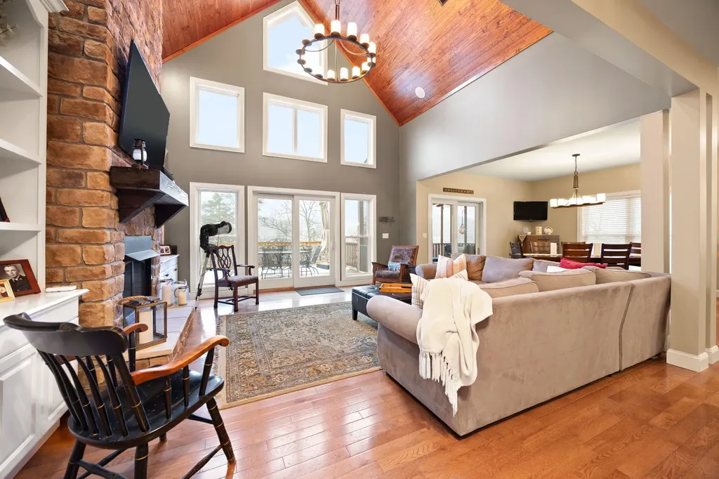 155 W Canterbury Bronston KY 42518