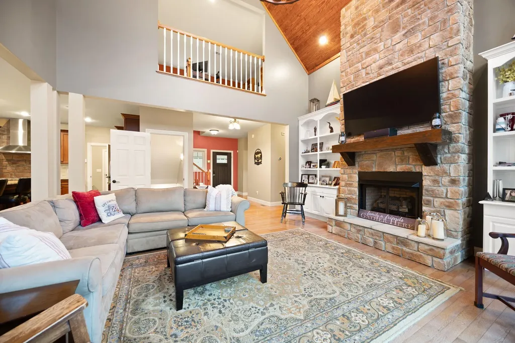 155 W Canterbury Bronston KY 42518