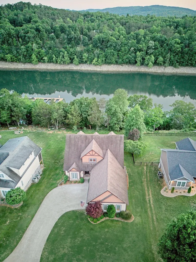 155 W Canterbury Bronston KY 42518