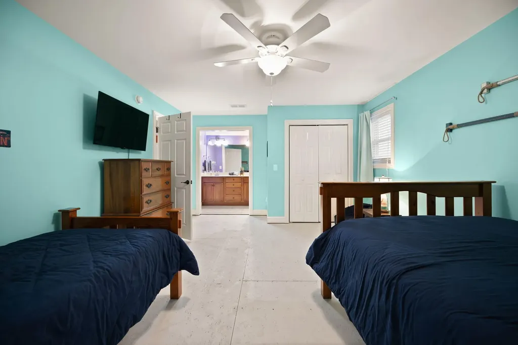 155 W Canterbury Bronston KY 42518