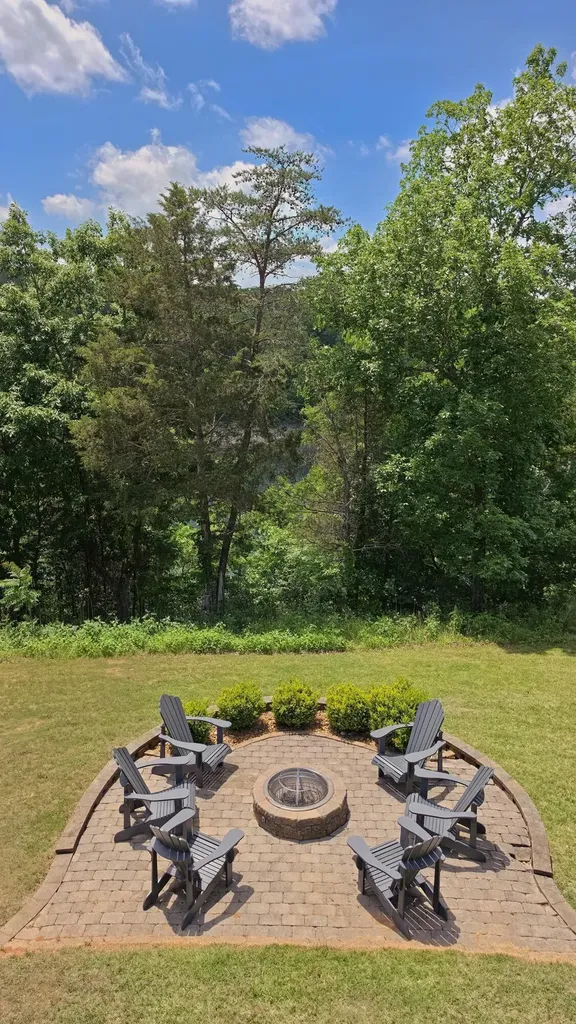 155 W Canterbury Bronston KY 42518