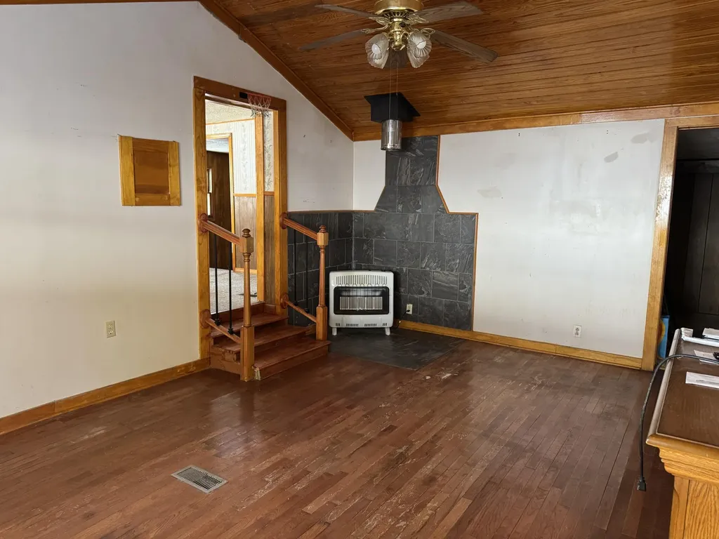 754 W Lone Oak Road Clay City KY 40312