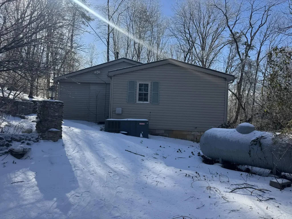 754 W Lone Oak Road Clay City KY 40312