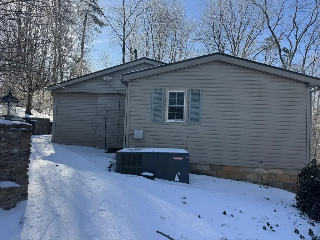 754 W Lone Oak Road Clay City KY 40312