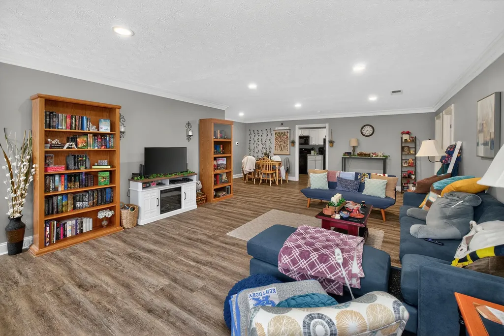 107 N Killarney Lane Richmond KY 40475