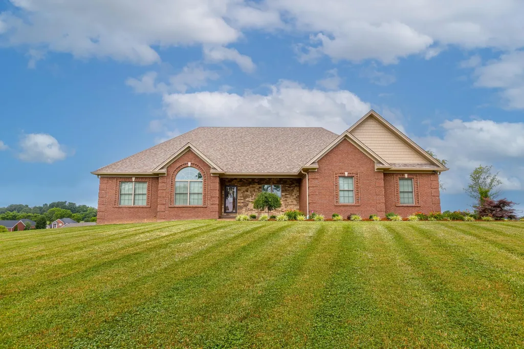 1053 English Garden Lawrenceburg KY 40342