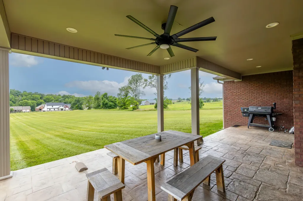 1053 English Garden Lawrenceburg KY 40342
