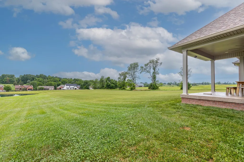 1053 English Garden Lawrenceburg KY 40342