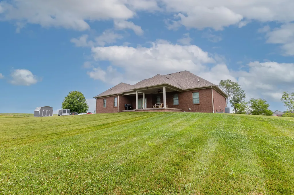 1053 English Garden Lawrenceburg KY 40342