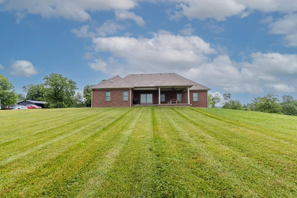 1053 English Garden Lawrenceburg KY 40342