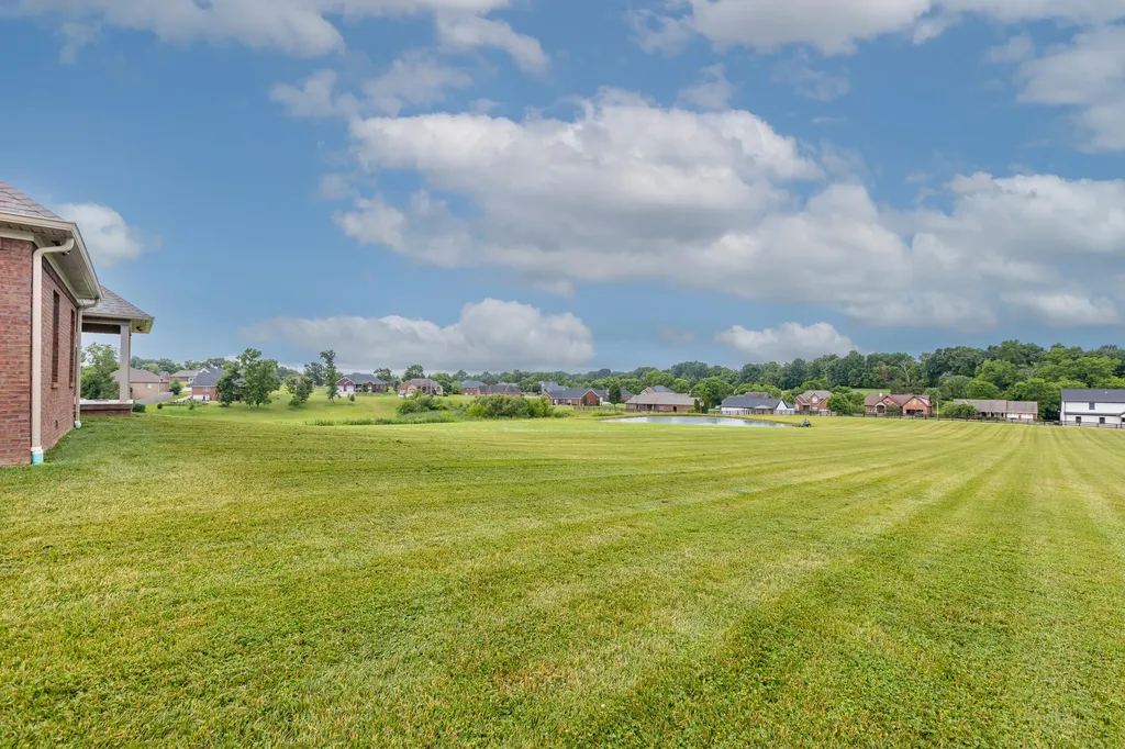 1053 English Garden Lawrenceburg KY 40342