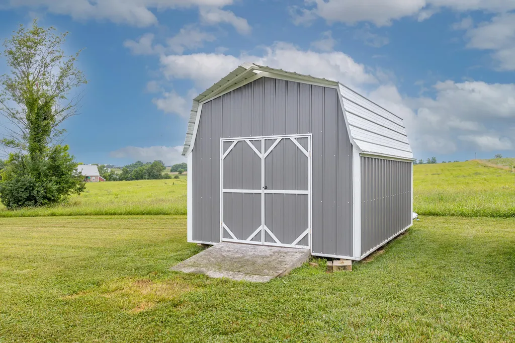 1053 English Garden Lawrenceburg KY 40342