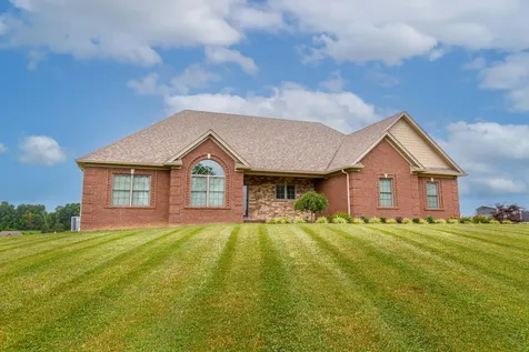 1053 English Garden Lawrenceburg KY 40342